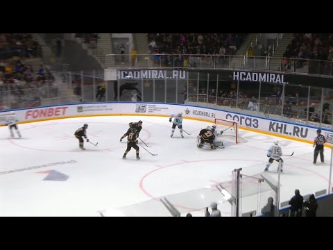 Ник Меркли забивает во Владивостоке / Nick Merkley beats Serebryakov