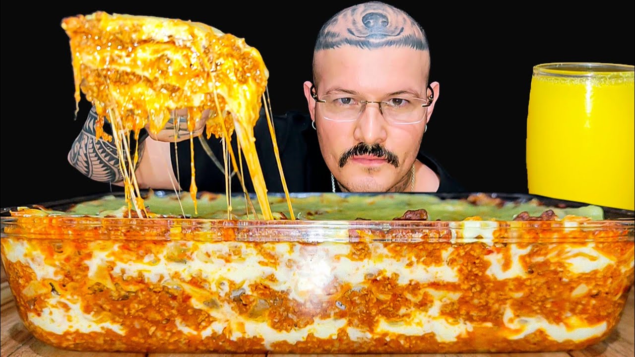 #467 ASMR COMENDO LASANHA GIGANTE COM MUITO QUEIJO (MUKBANG BRASIL) Mateus ASMR.