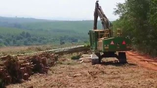Forestry Machine John Deere 2154D com Garra Traçadora