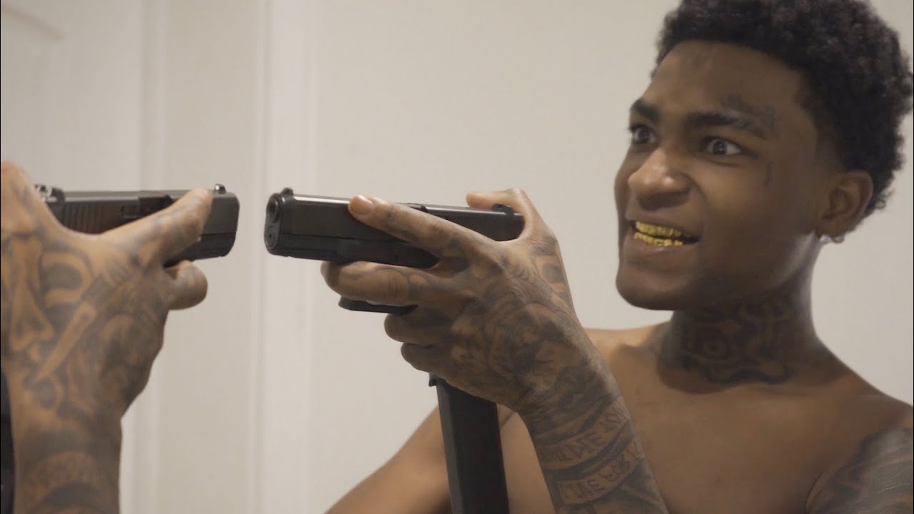 Mira Babeylos - After Dat (Official Video) en YouTube Mira Babeylos - After Dat (Official Video) en YouTube