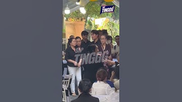 Võ Tấn Phát cùng mẹ tâm sự với Việt Hương tại lễ tiễn biệt mẹ Mc Đại Nghĩa.