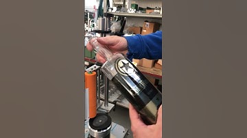 Semi-automatic labeller S1/MZ with shaped bottle and wraparound label