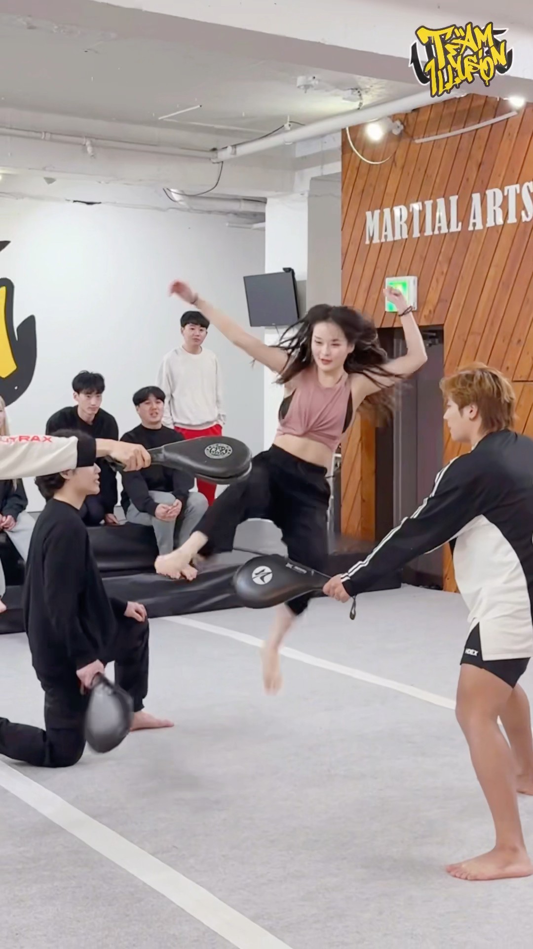 공중 발차기⁉️? Kicking Challenge