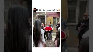 Gülünü Almaya Gelmiş😂