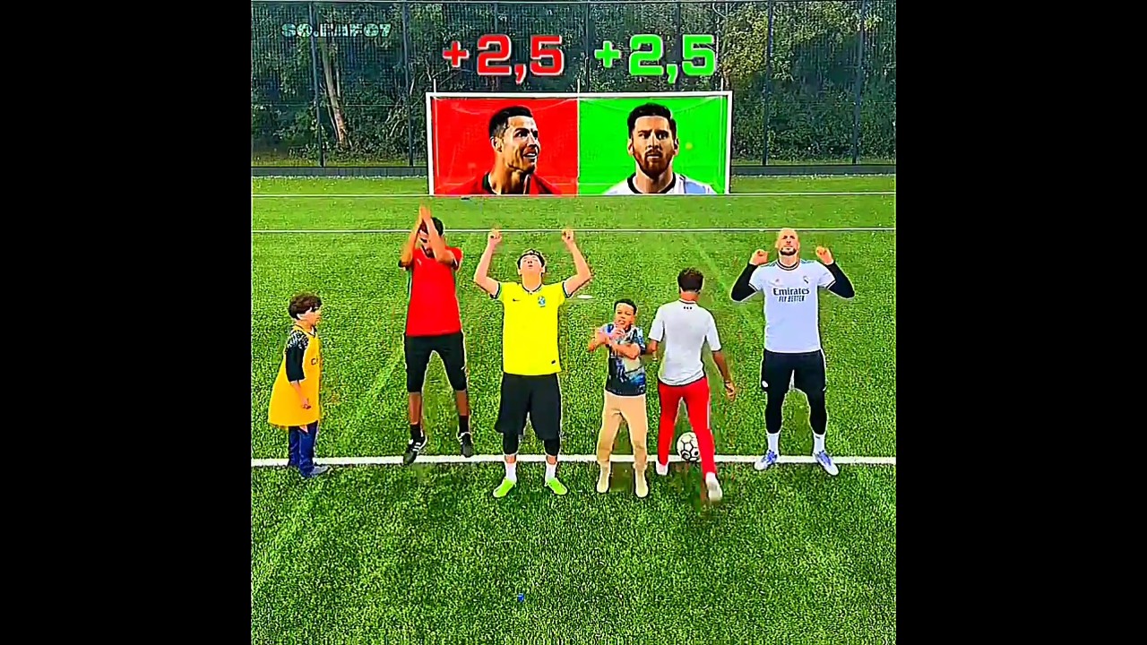Messi OR Ronaldo🤔👇  