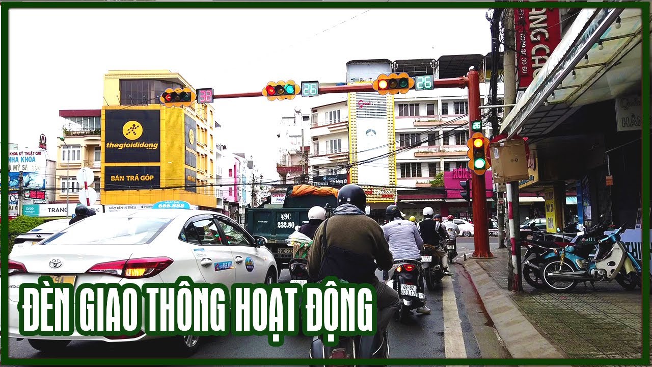 Tình hình Đà Lạt ngày nay - Chính thức hệ thống đèn giao thông hoạt động, đường phố đông vui