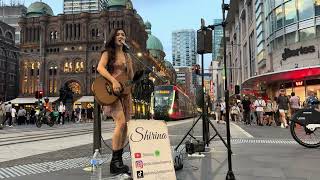 Shirina menyanyikan 'You're Beautiful' oleh James Blunt