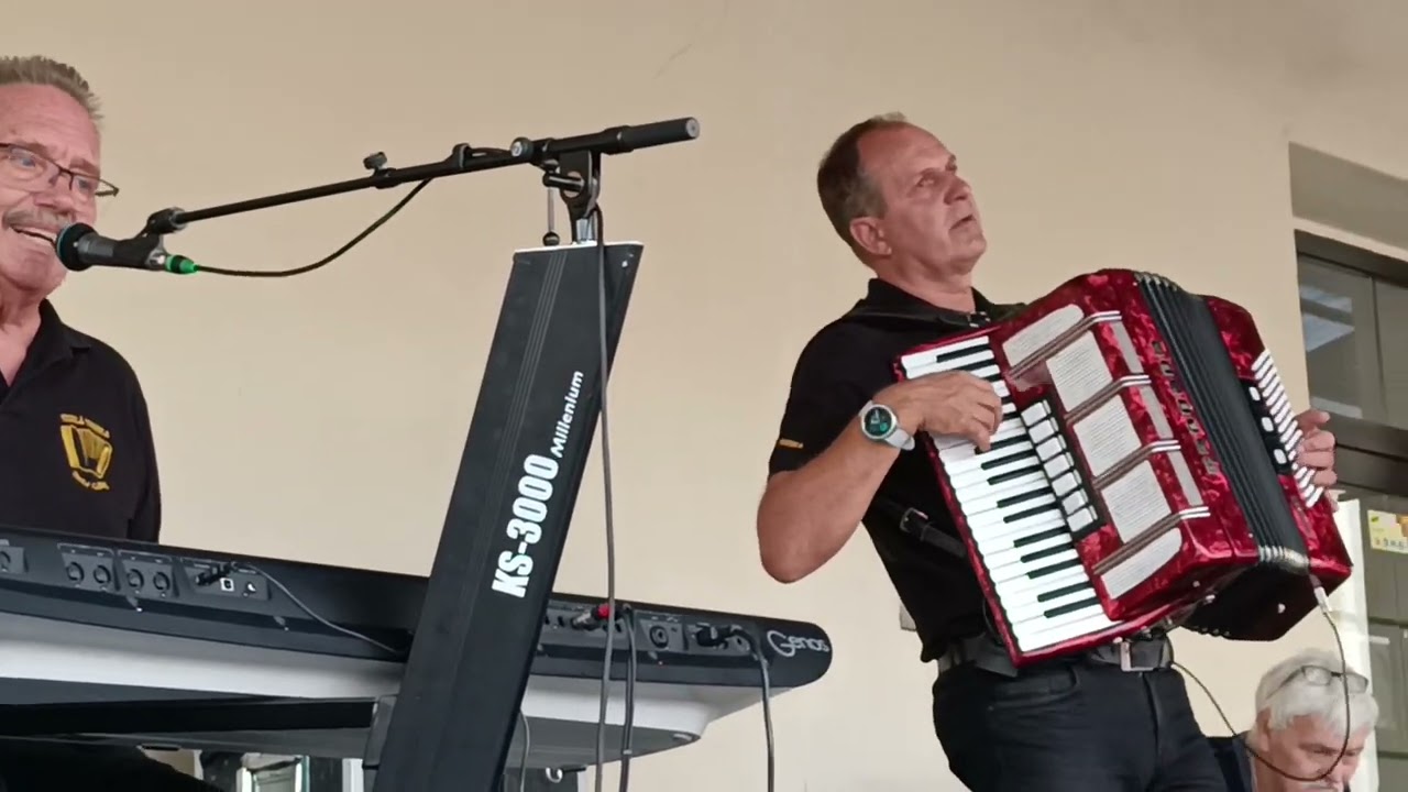 Koncert 31.8.2024 Černá Hora - Veselá Trojka a písnička Nohy mám toulavý ❤️❤️❤️