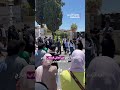 دعوات وقلوب تنتظر.. أهالي الطلبة أمام قاعات امتحان الثانوية العامة 📚🇯🇴