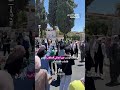 دعوات وقلوب تنتظر.. أهالي الطلبة أمام قاعات امتحان الثانوية العامة 📚🇯🇴