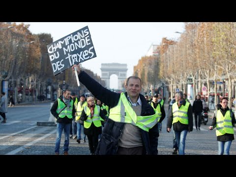 Accidents and anger at anti-Macron ‘yellow vest’ road blocks across France - Accidents and anger at anti-Macron ‘yellow vest’ road blocks across France