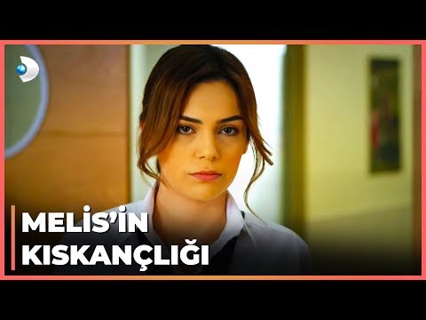 Melis, Babasının Zeynep'le İlgilenmesini Kıskandı! - Güneşi Beklerken 2. Bölüm