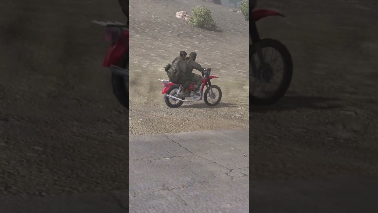 Боевики едут к упавшему вертолету  