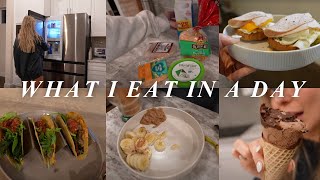 What I eat in a day while eating intuitively 🍌🍳🌮🥑🍦