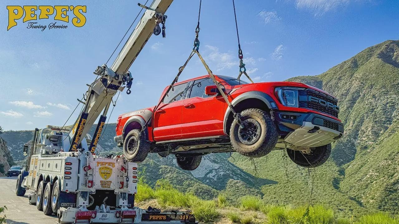¡La nueva Ford Raptor salta desde una montaña y ni un rasguño!