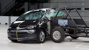 2017 Chevrolet Bolt side IIHS crash test