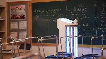 (Phenikaa Group)_Robot khử khuẩn hoạt động tại Trường THCS- THPT Ban Mai (Hà Nội)