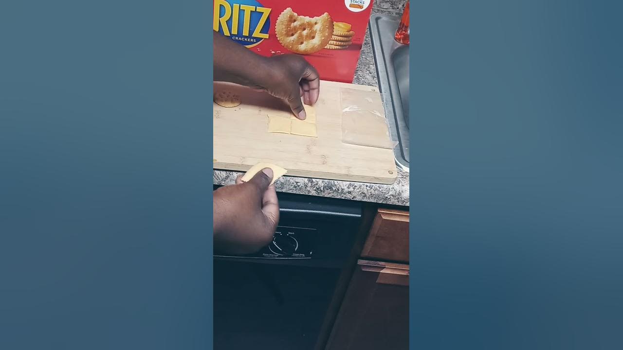 So this is what the Ridges of Ritz Crackers are For😏 YouTube