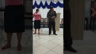 pai e mae cantando na igreja ❤️❤️