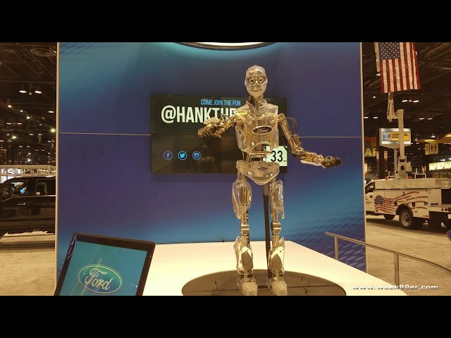 Hank the Robot at #CAS18 @Hanktherobot @agirlsguidetocars class=