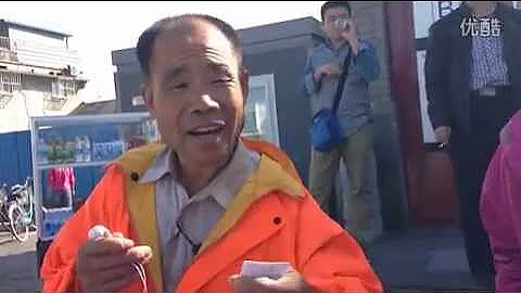Elderly Chinese street cleaner speaks fluent English