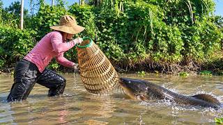 single mother Bought pond abandoned for 5 years for $18 and stumbled upon giant fish