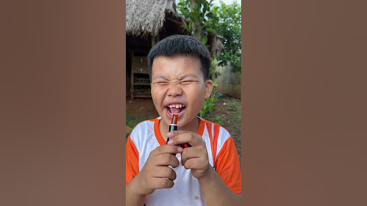 Đừng ăn son môi của mẹ