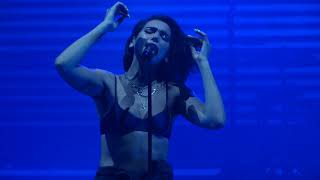 Dua Lipa - Begging live O2 Apollo, Manchester 14-04-18