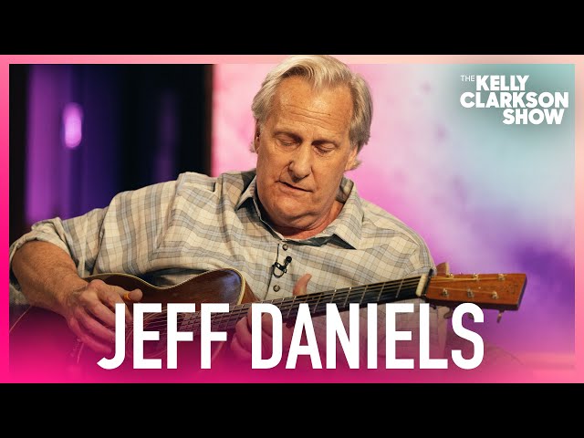 Jeff Daniels Shocks Kelly Clarkson With Moving Original Song Performance class=