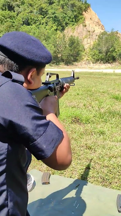 latihan menembak M16