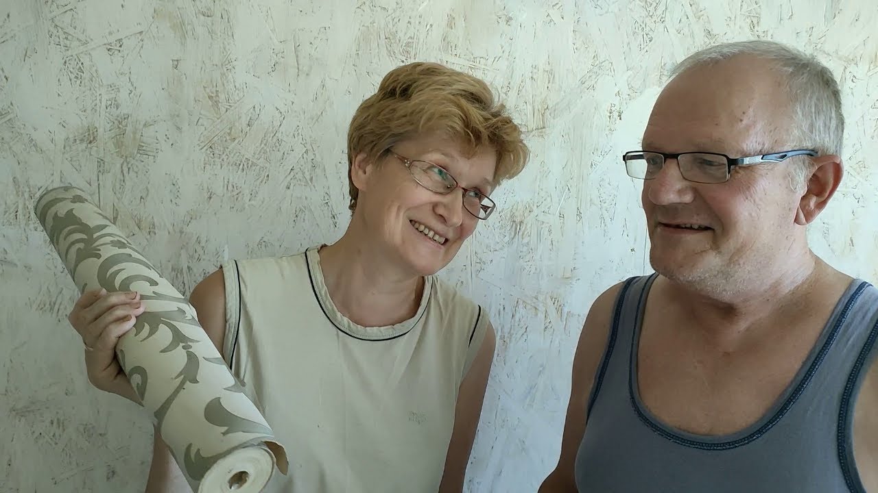 Работаем в поте лица в доме и на огороде. Жарко... Живем в деревне ...