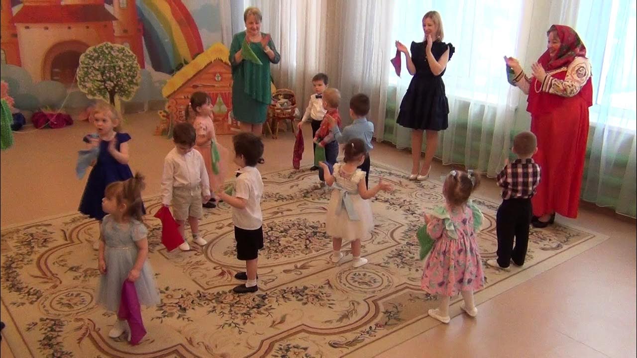 Танец для ясельной группы. Танцы ясли. Танец с платками в детском саду.