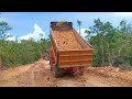 REPAIRING ROADWAY||FUSO DUMPTRUCK||MITSUBISHI GRADER