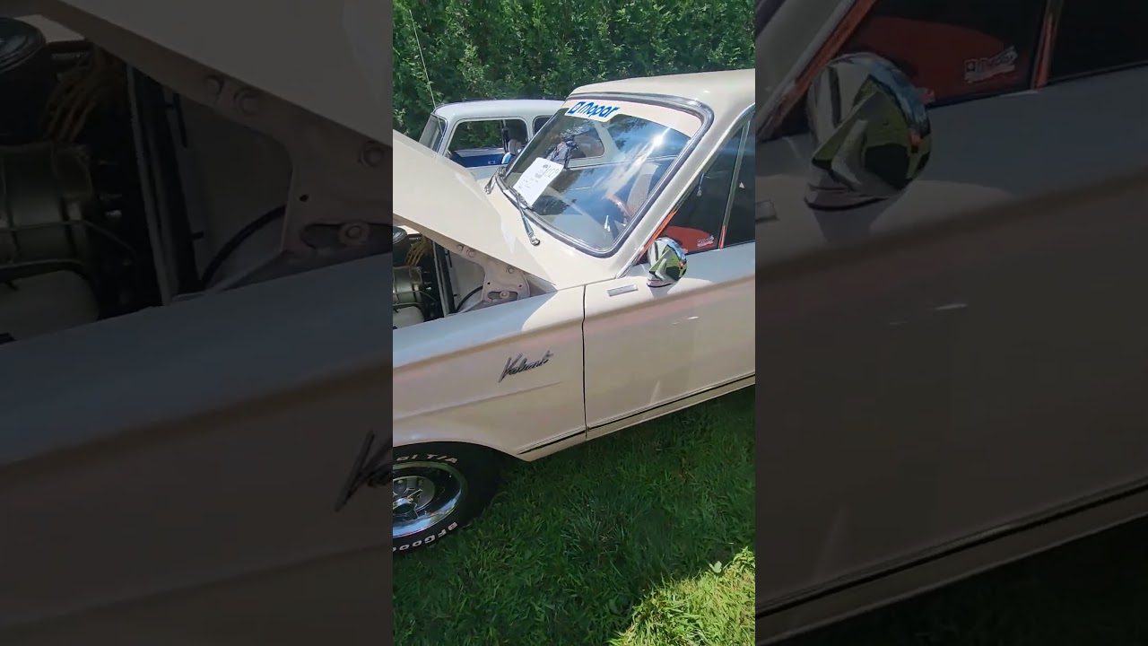 MINT PLYMOUTH VALIANT - 