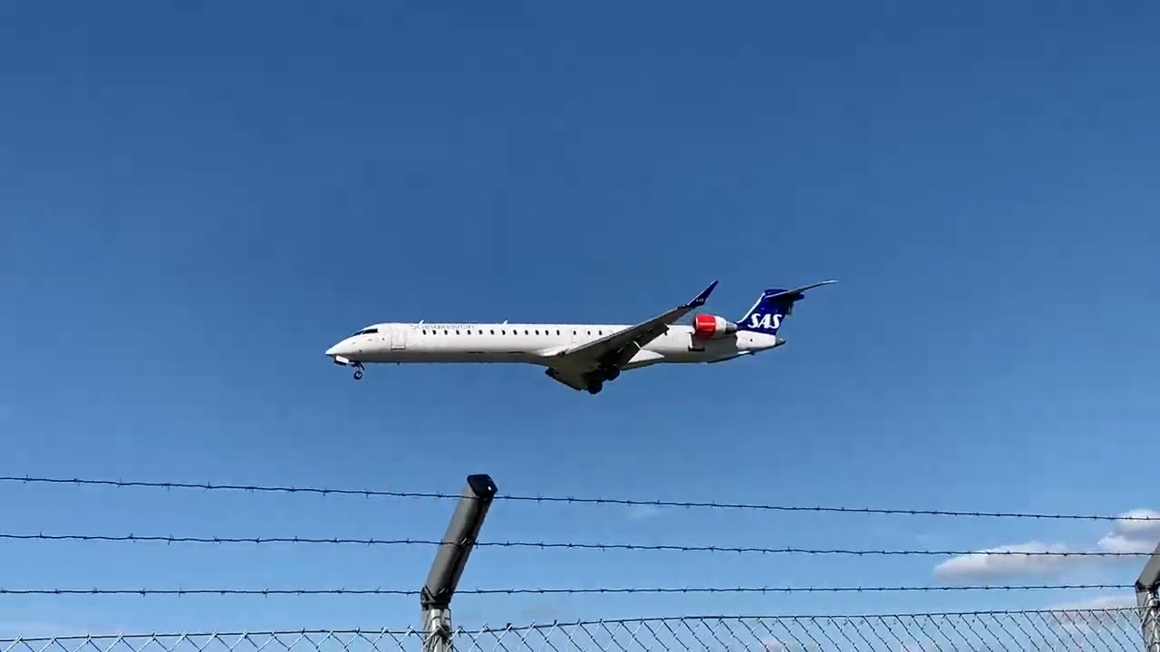 SAS CRJ-900 (EI-FPH) landing in Helsinki August 13, 2023.