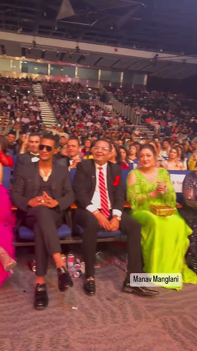 Bollywood have a blast as Govinda performs at @filmfareme achievers awards night in #dubai
