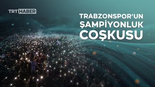 Trabzonspor'un şampiyonluk coşkusu: Binlerce taraftar Yenikapı'ya akın etti screenshot 4
