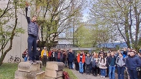 [GR 17/04/2023] 01b: the equivalence principle in a bottle