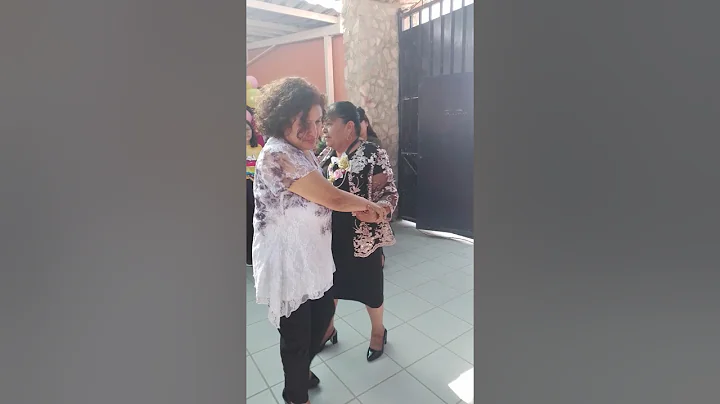 Fiesta sorpresa. Sanjuana Luna