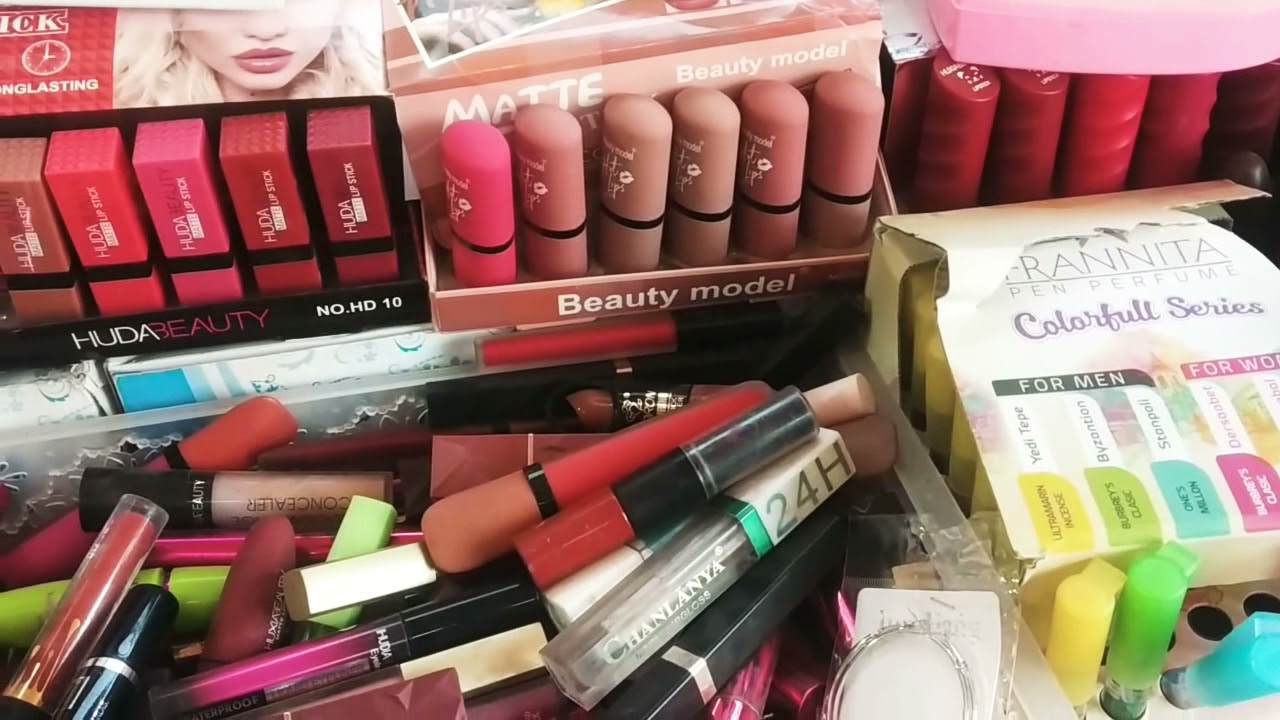 جولة في محل مكياج  بمراكش ماركة عالمية فقط بي  5 دراهم 🥳🥳🤩