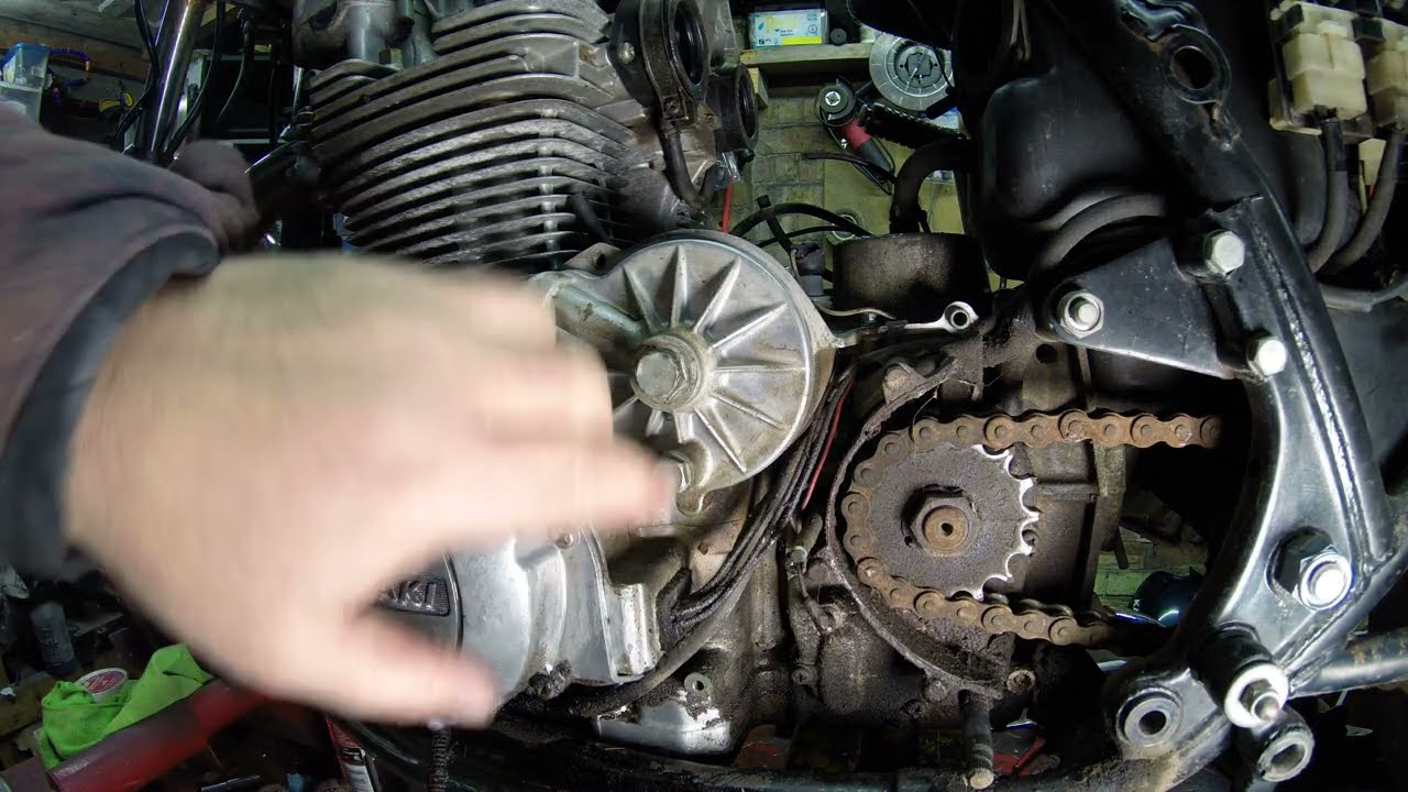 1976 Kawasaki KZ 750B Oil filter change