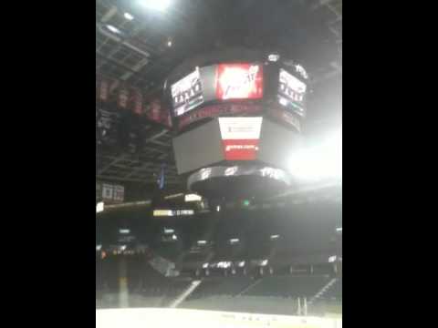 Le jumbotron du Calgary a des gaz - YouTube