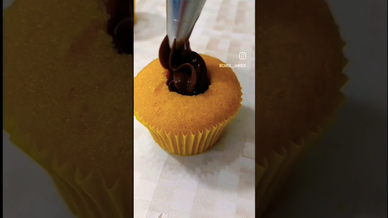 Cupcake de cenoura recheado de brigadeiro cremoso é delícia certa para a  Páscoa; aprenda, Culinaria 013