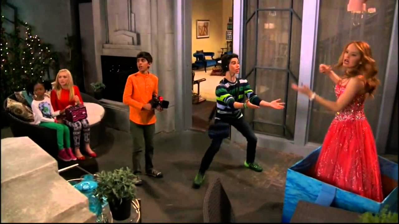 JESSIE "Lights, Camera, Distraction" Sneak Peek YouTube