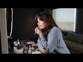 Capture de la vidéo Idina Menzel - (Pretty Much) Conversations About Beauty With People Over 40