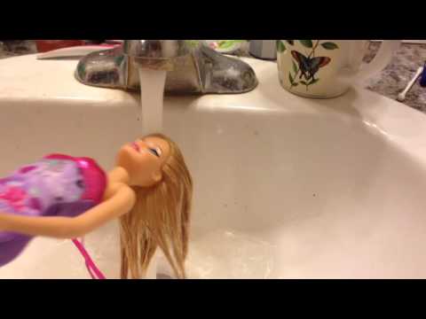 Como limpar o seu cabelo barbies!