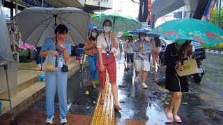 4K 🇹🇭 Walking in the Heavy Rain & Thunderstorm in Bangkok | Summer Storm in Thailand