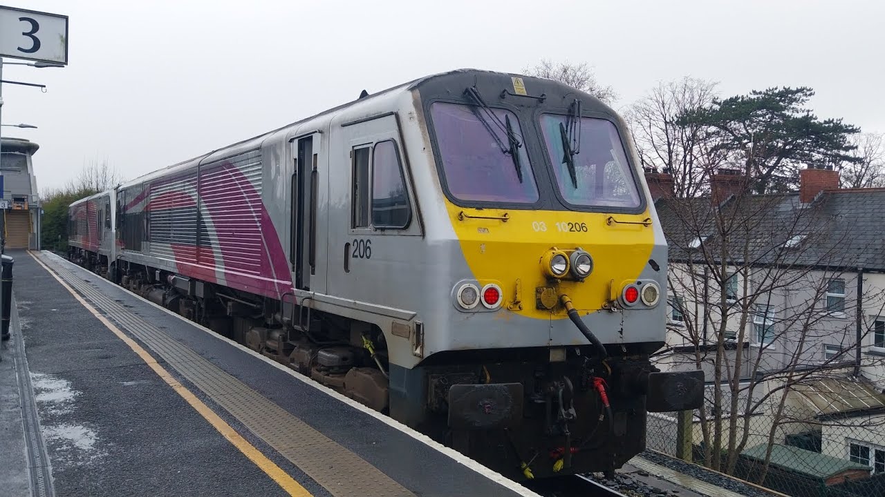 Double 201 Class 206 & dead 8208 at Portadown. - YouTube