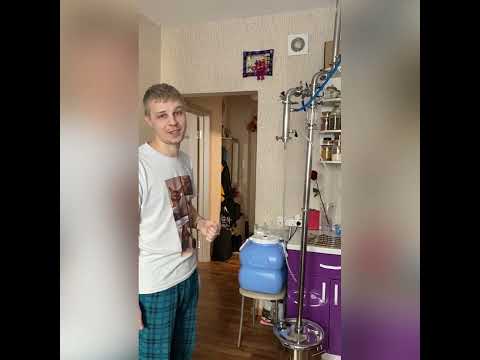 Аппарат колонного типа с узлом отбора по пару и жидкости