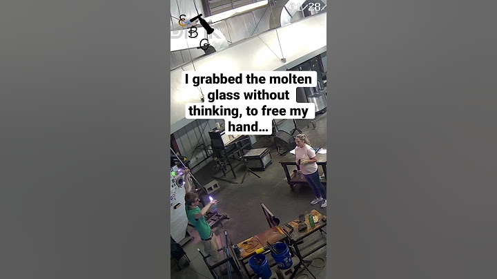 Mistakenly Grabbing Molten Glass (For safety/hazard education, don’t try!) #shorts